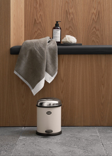 Pedalhink VIPP12 - 3 L, Holger's Beige från Vipp - 2 - Jacobsen Plus