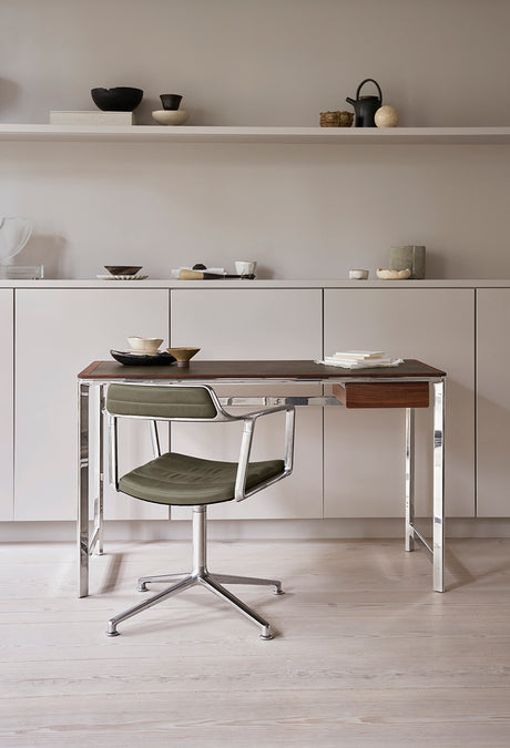 Vipp430 Studio Skrivbordslåda från Vipp - Ek - Jacobsen Plus
