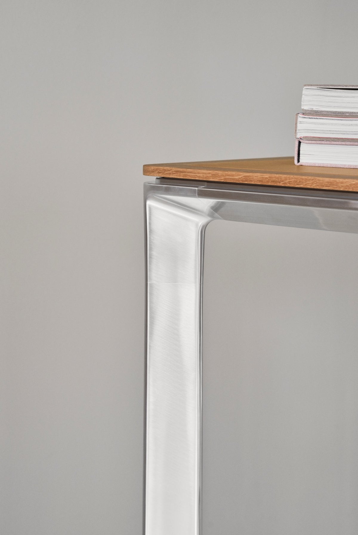 Vipp432 arbetsbord, ljus ek/kamelfärgat läder - 7 - Jacobsen Plus
