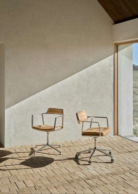 VIPP453 Swivel+ Stol med hjul, kamelläder från Vipp - 2 - Jacobsen Plus