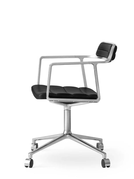 VIPP452 Swivel-stol med hjul, svart läder från Vipp - 2 - Jacobsen Plus