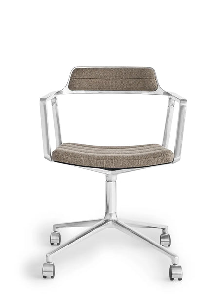 VIPP452 Swivel Chair med hjul, mörk sand från Vipp - Jacobsen Plus