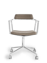 VIPP452 Swivel Chair med hjul, mörk sand från Vipp