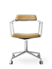 VIPP452 Swivel-stol med hjul, kamelfärgat läder från Vipp