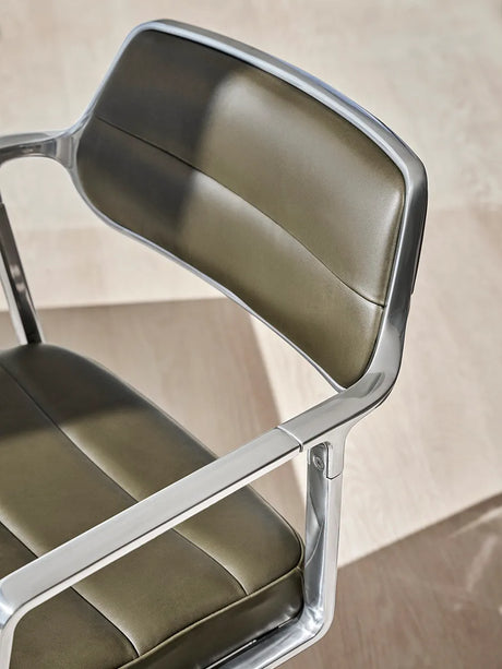 VIPP453 Swivel+ Stol med hjul, bosco-grönt läder från Vipp - 4 - Jacobsen Plus