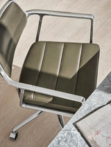 VIPP453 Swivel+ stol, bosco grönt läder från Vipp - 4 - Jacobsen Plus