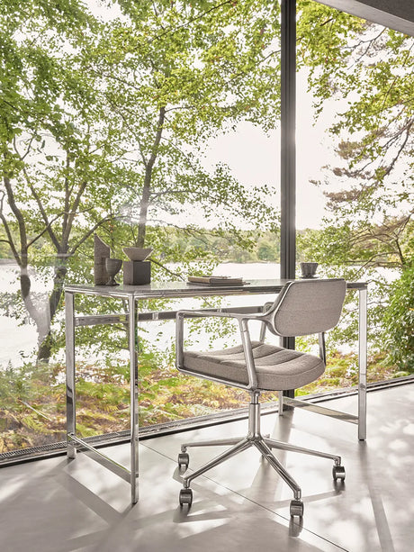 VIPP453 Swivel+ Stol med hjul, mörksandfärgad textil från Vipp - 3 - Jacobsen Plus