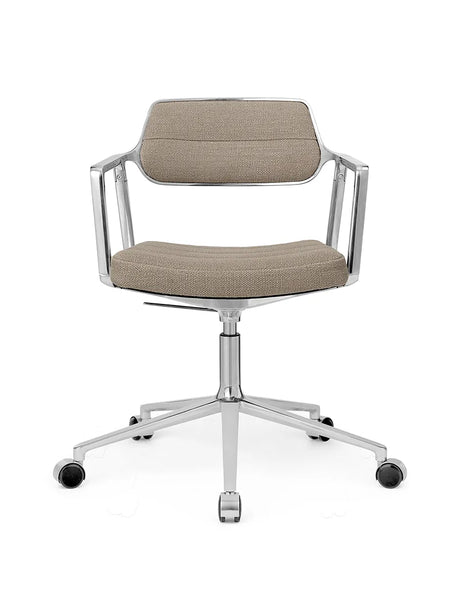 VIPP453 Swivel+ Stol med hjul, mörksandfärgad textil från Vipp - Jacobsen Plus