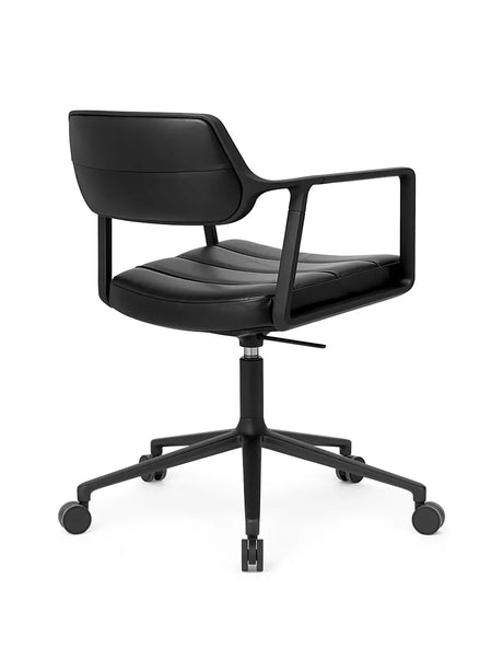 VIPP453 Swivel+ Stol med svart underrede & hjul, svart läder från Vipp - 4 - Jacobsen Plus