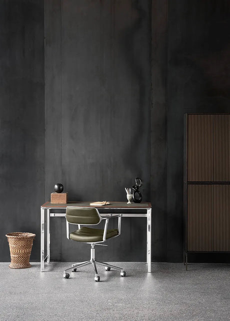 VIPP453 Swivel+ stol, svart läder från Vipp - 2 - Jacobsen Plus