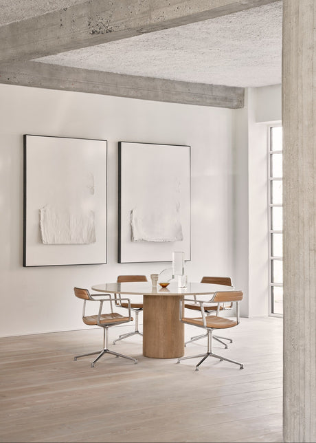 Cabin bord Ø150, beige marmor från Vipp - Lys eg - Jacobsen Plus