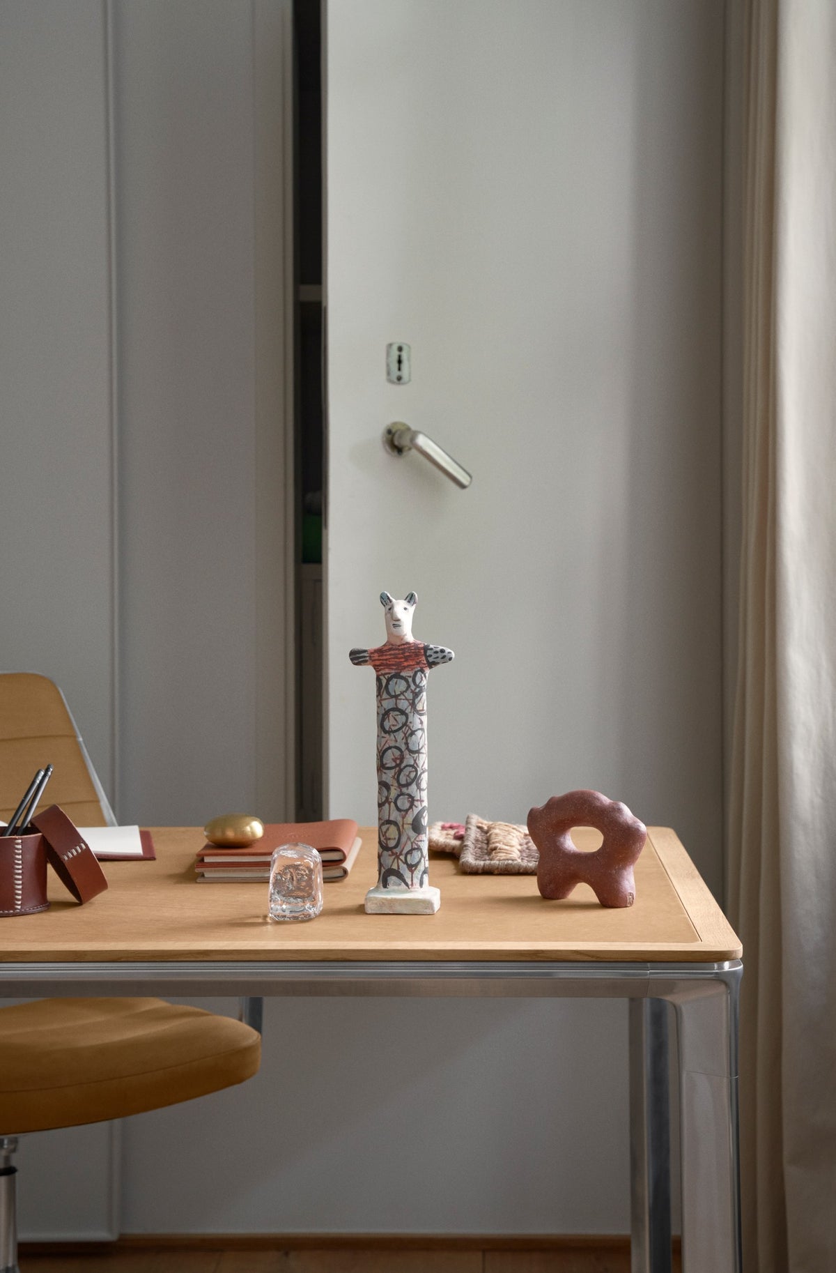 Vipp432 arbetsbord, ljus ek/kamelfärgat läder - 3 - Jacobsen Plus