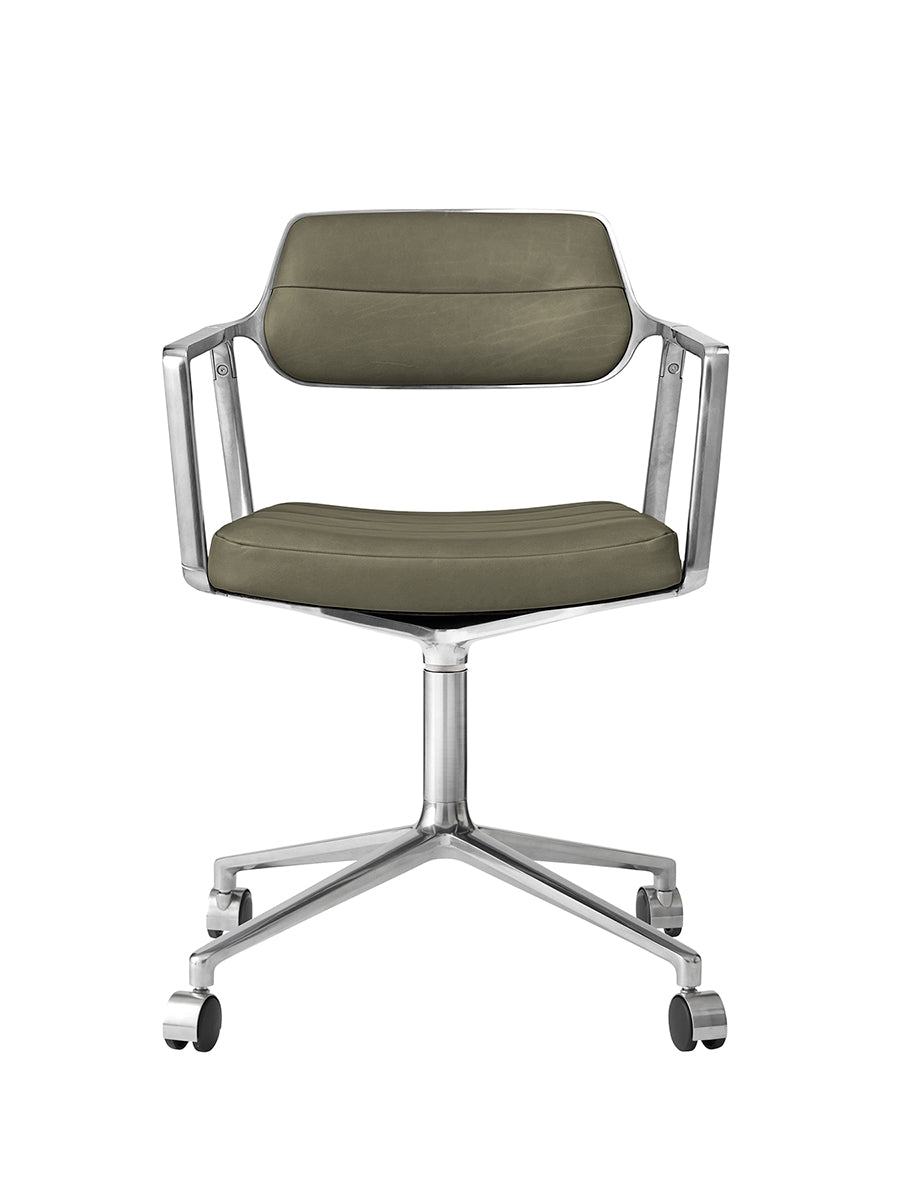 VIPP453 Swivel Chair med hjul från Vipp - Bosco grøn læder - Jacobsen Plus