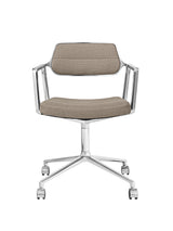 VIPP453 Swivel Chair med hjul från Vipp - Dark sand tekstil - Jacobsen Plus