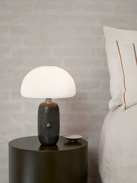 Sculpture bordlampa, liten från Vipp - Grå marmor - Jacobsen Plus