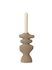 Yara ljusstake stor, mörk sand från Ferm Living